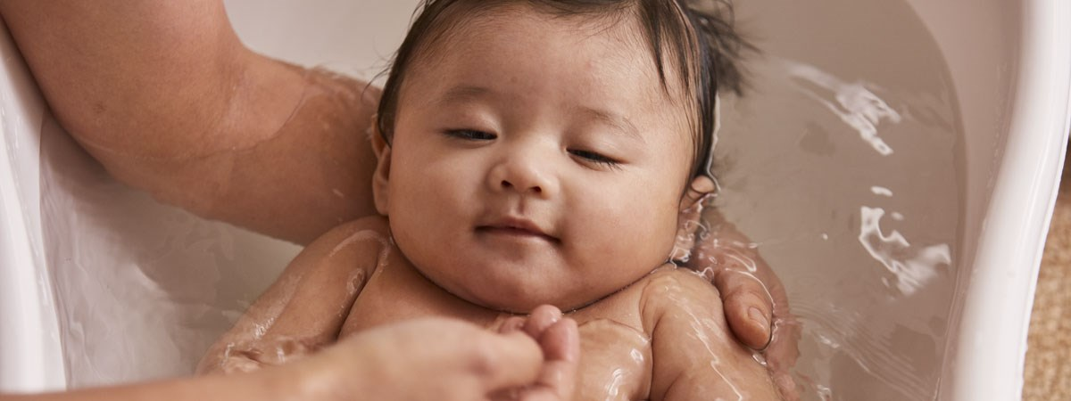 Trampe Natura hvordan Sådan bader du din baby - Libero